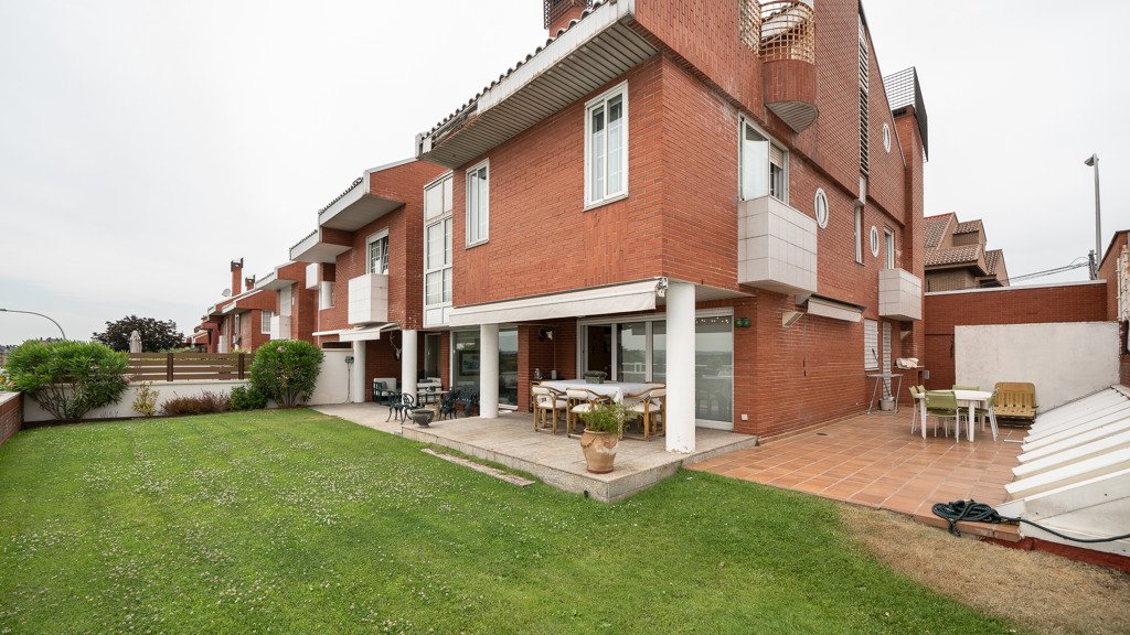 Māja Madrid, Spānijā 6 istabas, 557 m2 Nr. 122387