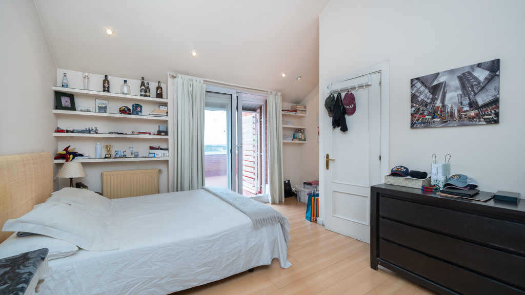 Māja Madrid, Spānijā 6 istabas, 557 m2 Nr. 122387