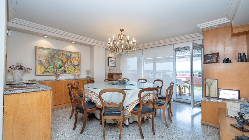 Māja Madrid, Spānijā 6 istabas, 557 m2 Nr. 122387