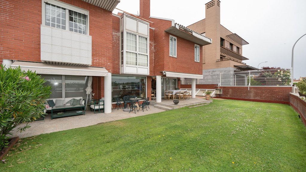 Māja Madrid, Spānijā 6 istabas, 557 m2 Nr. 122387