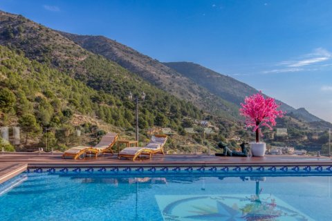 Продажа виллы в Михас, Малага, Испания 7 спален, 581м2 №120297 - фото 1