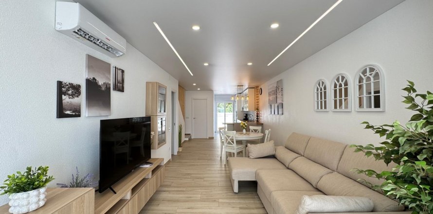 Māja Torrevieja, Alicante, Spānijā 3 istabas, 80 m2 Nr. 130607