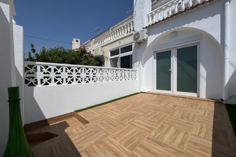 Māja pārdošanā Torrevieja, Alicante, Spānijā 3 istabas, 80 m2 Nr. 130607 - attēls 2