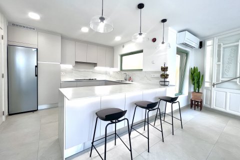 Townhouse for rent Palma de Majorca, Mallorca, Spain 5 bedrooms, 185 sq.m. No. 131040 - photo 13