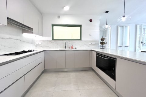 Townhouse for rent Palma de Majorca, Mallorca, Spain 5 bedrooms, 185 sq.m. No. 131040 - photo 14