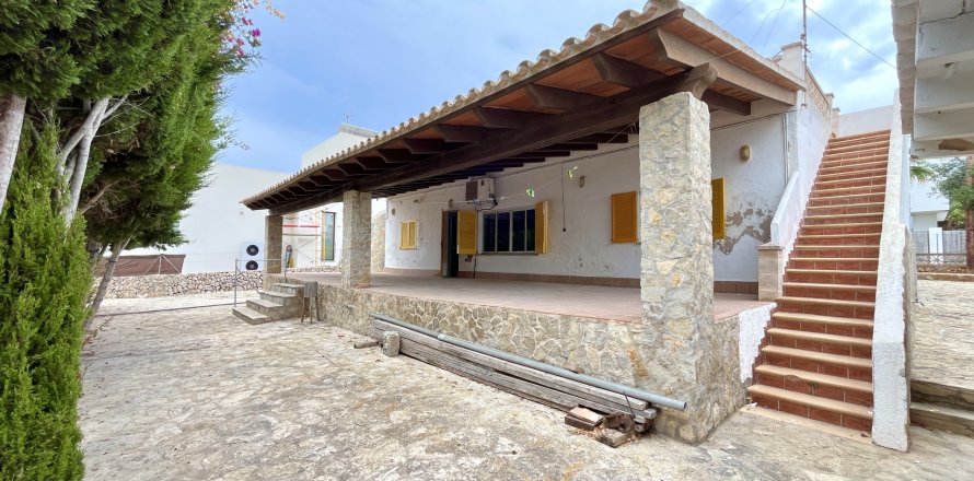 Villa Cala Llombards, Mallorca, Spain 4 bedrooms, 151 sq.m. No. 131045