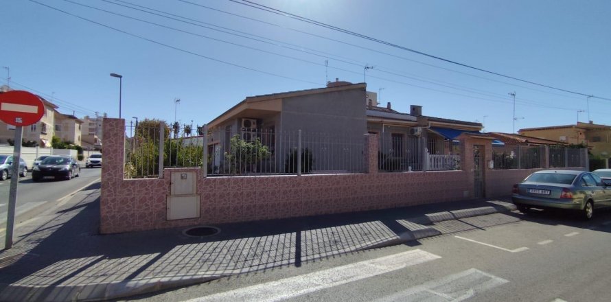 Villa Torrevieja, Alicante, España 4 dormitorios, 195 m2 No. 131786