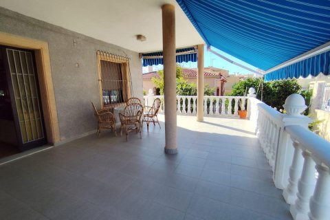 Villa en venta Torrevieja, Alicante, España 4 dormitorios, 195 m2 No. 131786 - foto 2