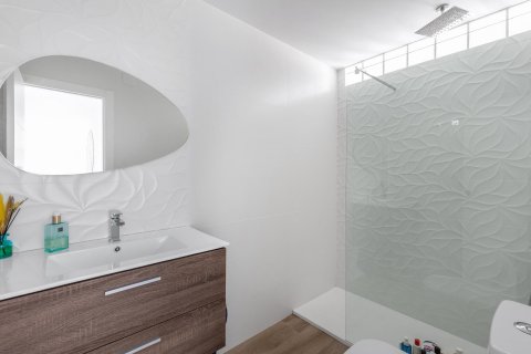 Apartment for sale Torrevieja, Alicante, Spain 3 bedrooms,  No. 131583 - photo 22