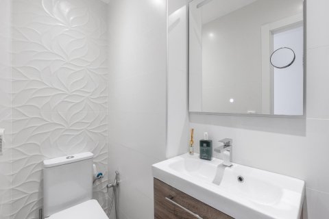 Apartment for sale Torrevieja, Alicante, Spain 3 bedrooms,  No. 131583 - photo 23
