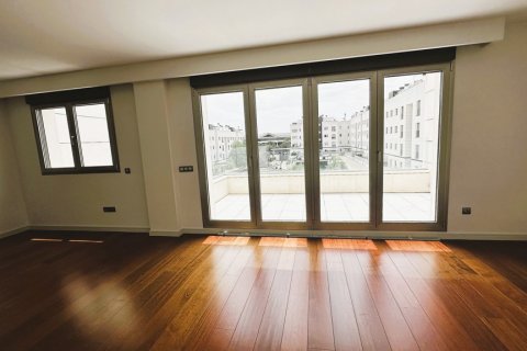 Apartment for rent Pozuelo de Alarcon, Madrid, Spain 3 bedrooms, 134 sq.m. No. 124740 - photo 5