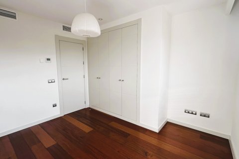 Apartment for rent Pozuelo de Alarcon, Madrid, Spain 3 bedrooms, 134 sq.m. No. 124740 - photo 30