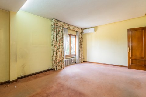 Apartment for sale Madrid, Spain 4 bedrooms, 244 sq.m. No. 124736 - photo 7