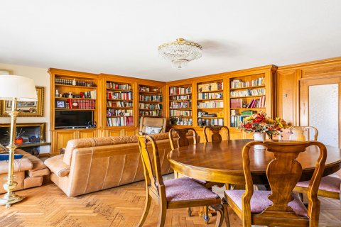 Apartment for sale Majadahonda, Madrid, Spain 4 bedrooms, 150 sq.m. No. 124741 - photo 1