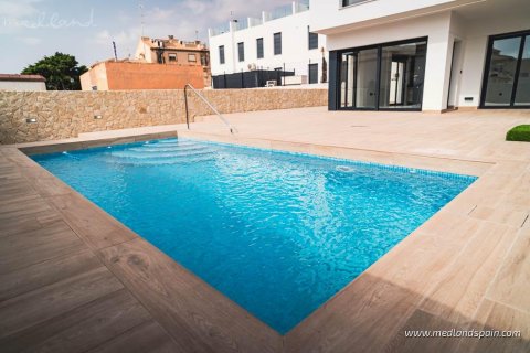 Villa for sale Punta Prima, Alicante, Spain 4 bedrooms, 121 sq.m. No. 121927 - photo 2