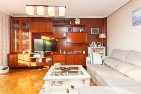 Продажа квартиры в Мадрид, Испания 3 спальни, 142м2 №121930 - фото 2