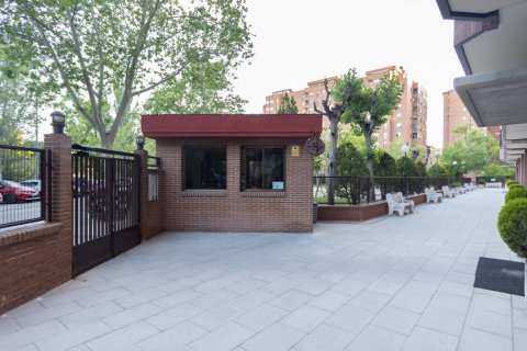 Продажа квартиры в Мадрид, Испания 3 спальни, 142м2 №121930 - фото 29