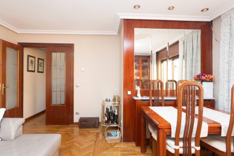 Продажа квартиры в Мадрид, Испания 3 спальни, 142м2 №121930 - фото 7