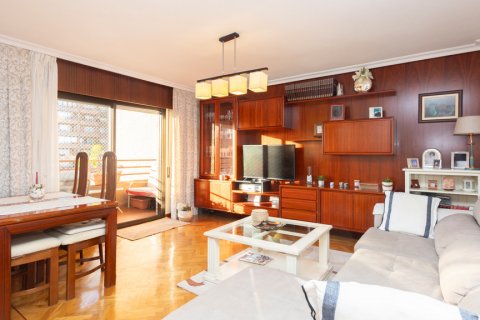 Продажа квартиры в Мадрид, Испания 3 спальни, 142м2 №121930 - фото 1