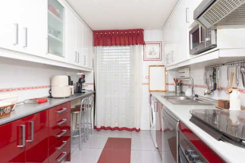 Продажа квартиры в Мадрид, Испания 3 спальни, 142м2 №121930 - фото 10