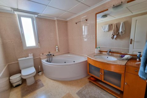 Huvila myytävänä Torrevieja, Alicante, Espanja, 5 makuuhuonetta, 670 m2 No. 128688 - kuva 12