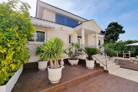 Huvila myytävänä Torrevieja, Alicante, Espanja, 5 makuuhuonetta, 670 m2 No. 128688 - kuva 23