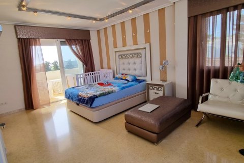 Huvila myytävänä Torrevieja, Alicante, Espanja, 5 makuuhuonetta, 670 m2 No. 128688 - kuva 11