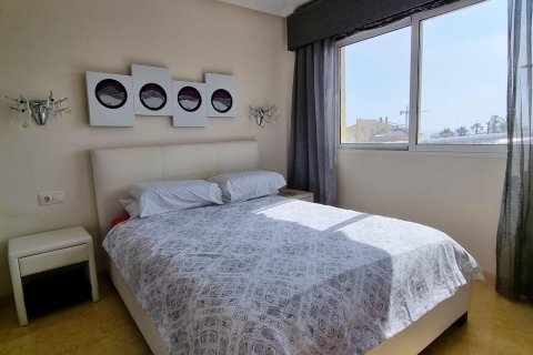 Huvila myytävänä Torrevieja, Alicante, Espanja, 5 makuuhuonetta, 670 m2 No. 128688 - kuva 19