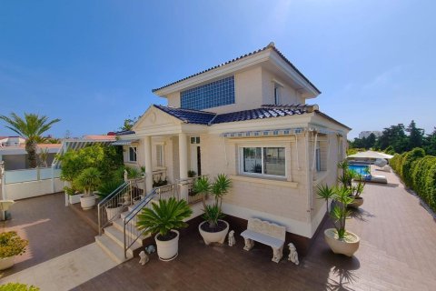 Huvila myytävänä Torrevieja, Alicante, Espanja, 5 makuuhuonetta, 670 m2 No. 128688 - kuva 7