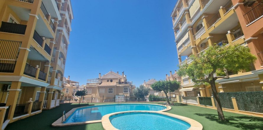 Apartment Torrevieja, Alicante, Espagne 3 chambres, 90 m2 No. 128692
