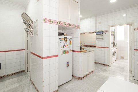 Apartment for sale Sevilla, Seville, Spain 5 bedrooms, 291 sq.m. No. 124556 - photo 13
