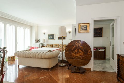 Apartment for sale Sevilla, Seville, Spain 5 bedrooms, 291 sq.m. No. 124556 - photo 3