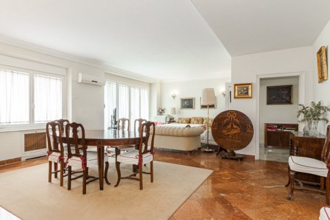 Apartment for sale Sevilla, Seville, Spain 5 bedrooms, 291 sq.m. No. 124556 - photo 1