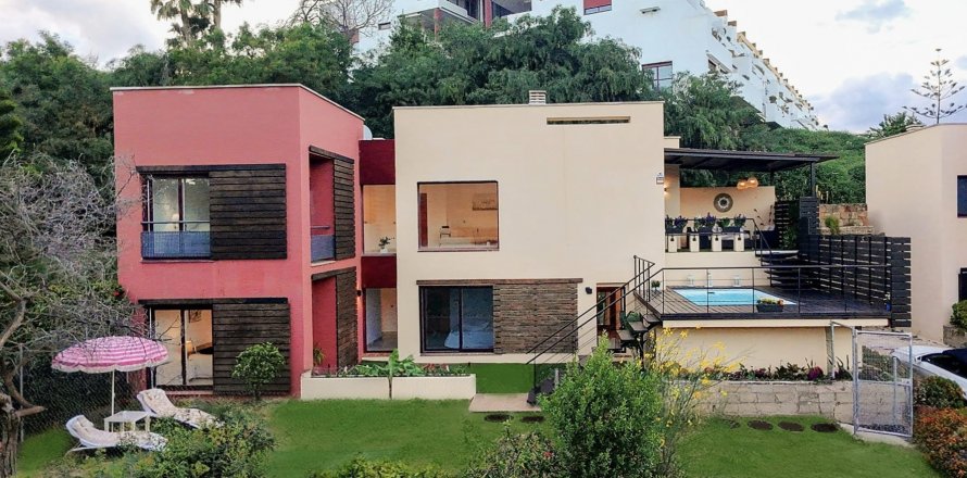 House Benahavis, Malaga, Spain 4 bedrooms, 261 sq.m. No. 127549