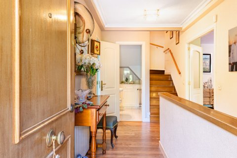 Продажа таухауса в Лас-Розас де Мадрид, Мадрид, Испания 5 спален, 300м2 №122500 - фото 3