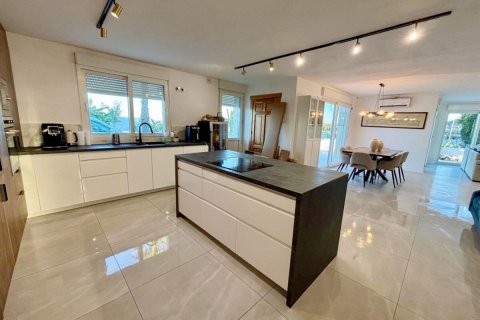 Villa for sale San Miguel de Salinas, Alicante, Spain 4 bedrooms, 300 sq.m. No. 131885 - photo 8