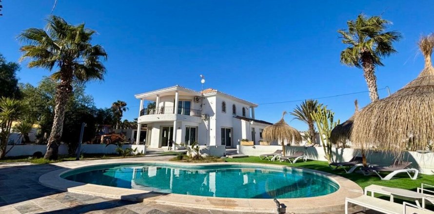 Villa San Miguel de Salinas, Alicante, Spain 4 bedrooms, 300 sq.m. No. 131885