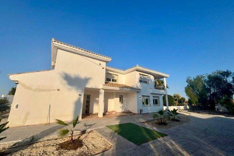 Villa for sale San Miguel de Salinas, Alicante, Spain 4 bedrooms, 300 sq.m. No. 131885 - photo 16