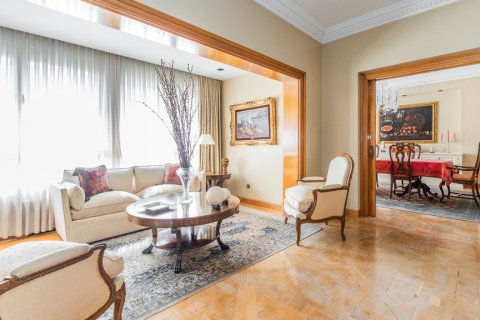Apartament Madrid, Hiszpania 6 sypialni, 358 mkw. nr 121396 – zdjęcie 1