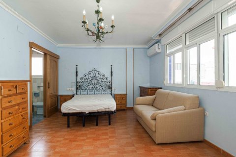Продажа квартиры в Севилья, Испания 3 спальни, 130м2 №122196 - фото 9