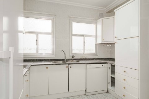 Продажа квартиры в Севилья, Испания 3 спальни, 130м2 №122196 - фото 26