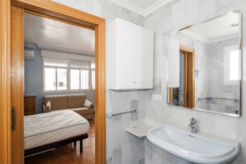 Продажа квартиры в Севилья, Испания 3 спальни, 130м2 №122196 - фото 17