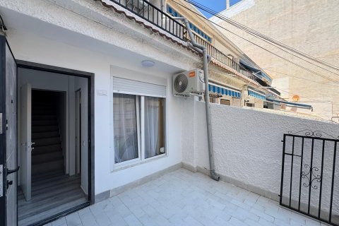 Bungalow for sale Torrevieja, Alicante, Spain 2 bedrooms, 105 sq.m. No. 127362 - photo 3