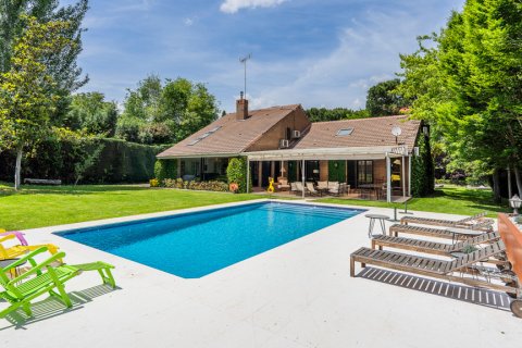 Продажа виллы в Сьюдалькампо, Мадрид, Испания 5 спален, 547м2 №121890 - фото 1