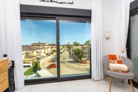 Lägenhet till salu La Zenia, Alicante, Spanien 2 sovrum, 89 kvm. Nr. 126984 - foto 5