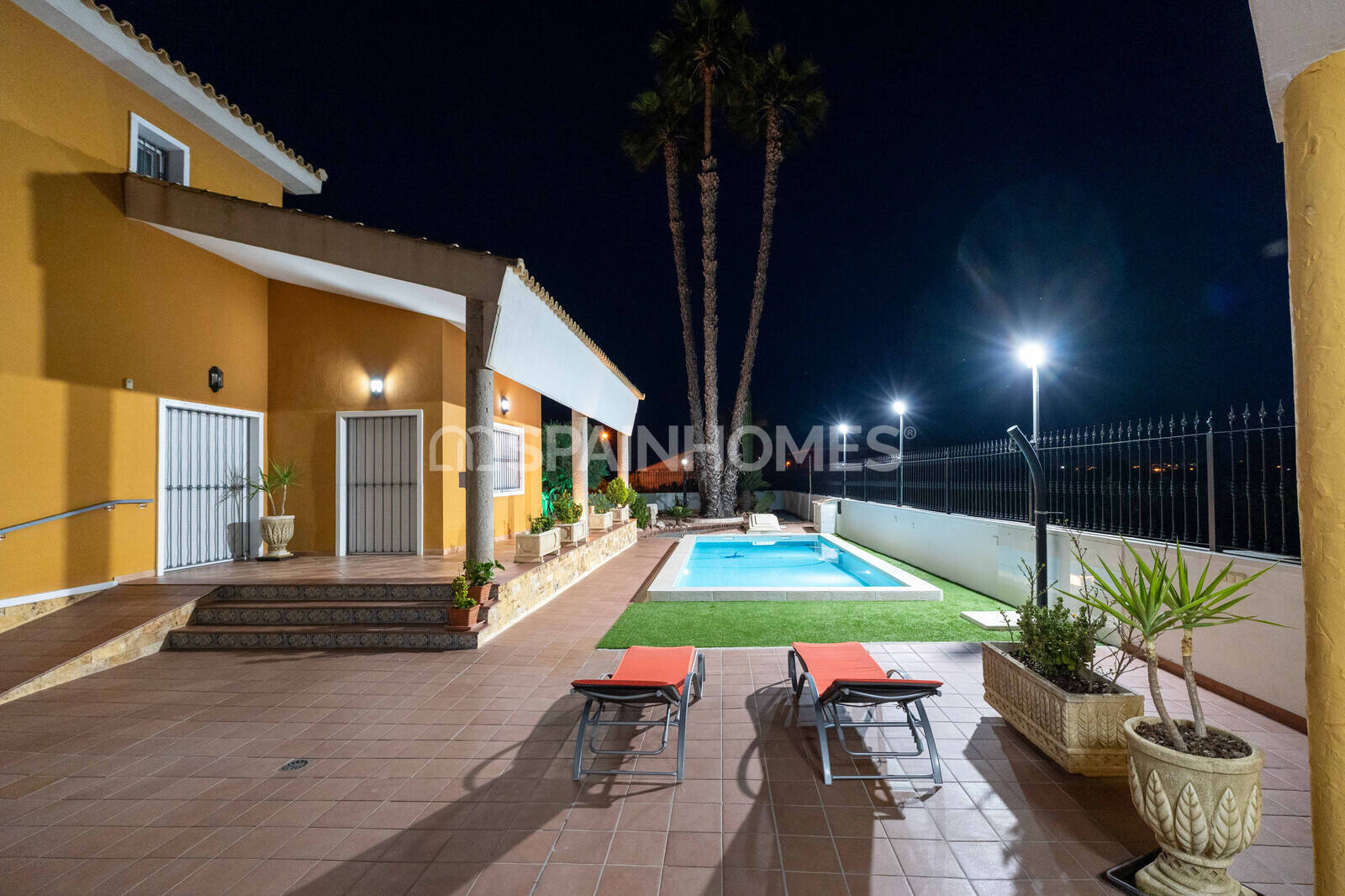 Villa in Orihuela, Alicante, Spain 5 bedrooms, 400 sq.m. No. 121146