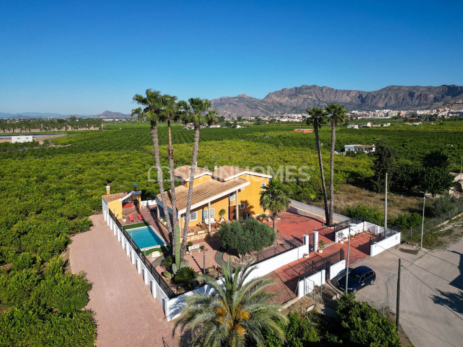 Villa in Orihuela, Alicante, Spain 5 bedrooms, 400 sq.m. No. 121146