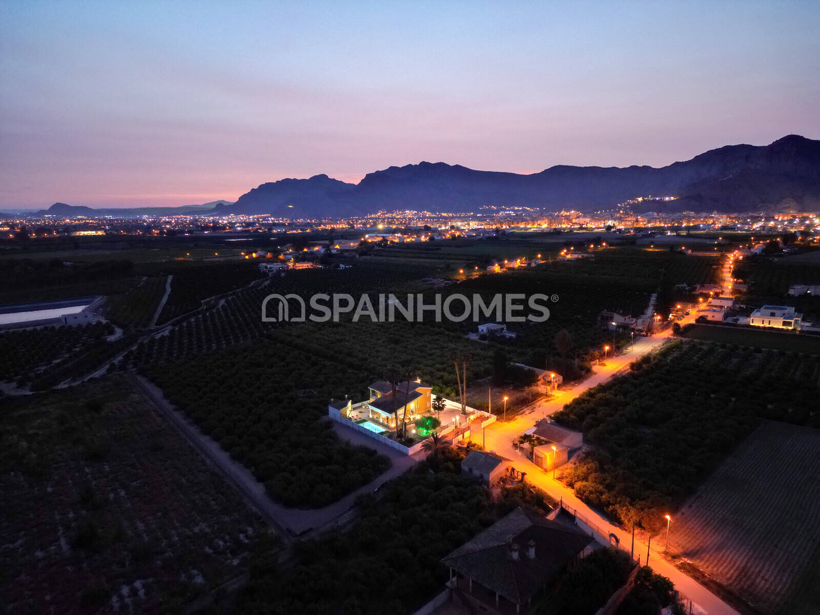 Villa in Orihuela, Alicante, Spain 5 bedrooms, 400 sq.m. No. 121146
