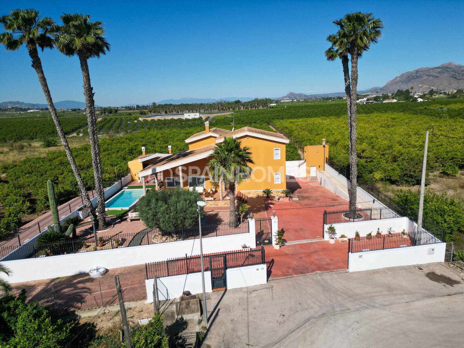 Villa in Orihuela, Alicante, Spain 5 bedrooms, 400 sq.m. No. 121146