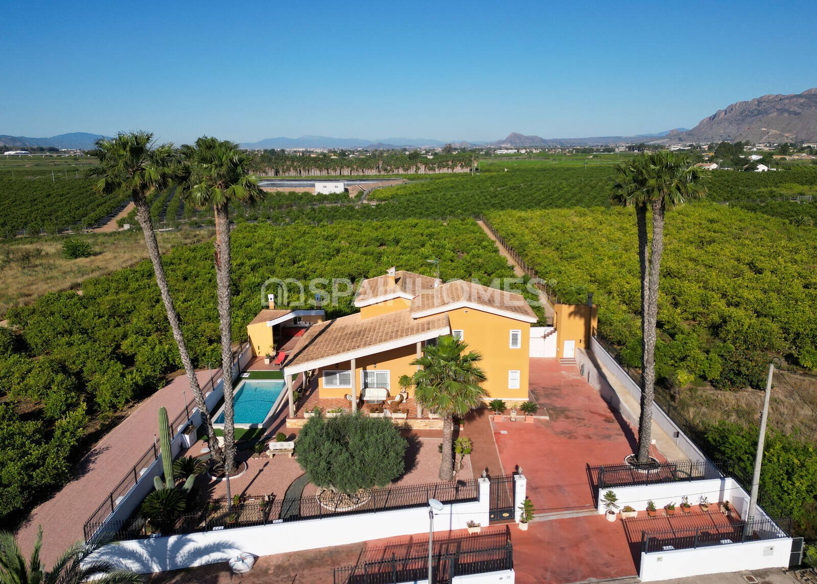 Villa in Orihuela, Alicante, Spain 5 bedrooms, 400 sq.m. No. 121146